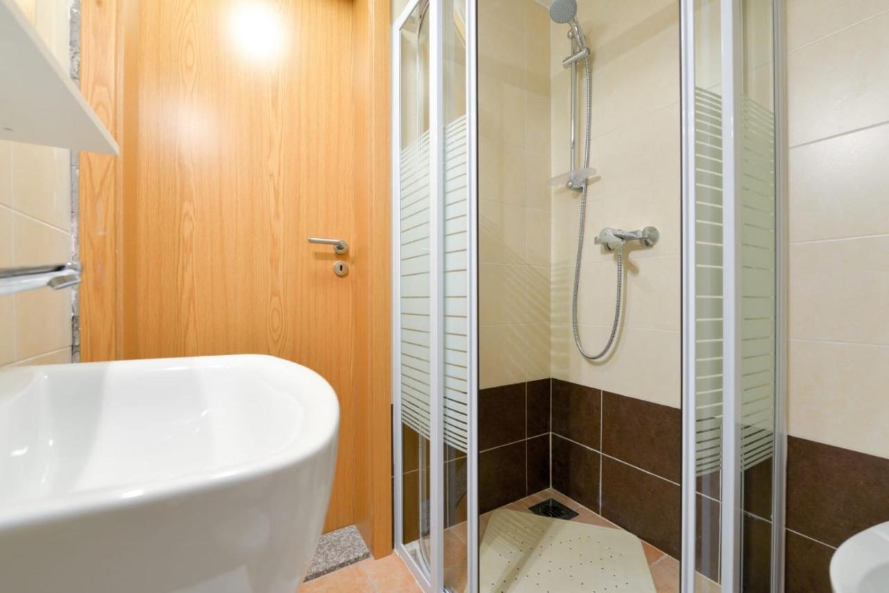 Apartmani Veronika Nin Bagian luar foto