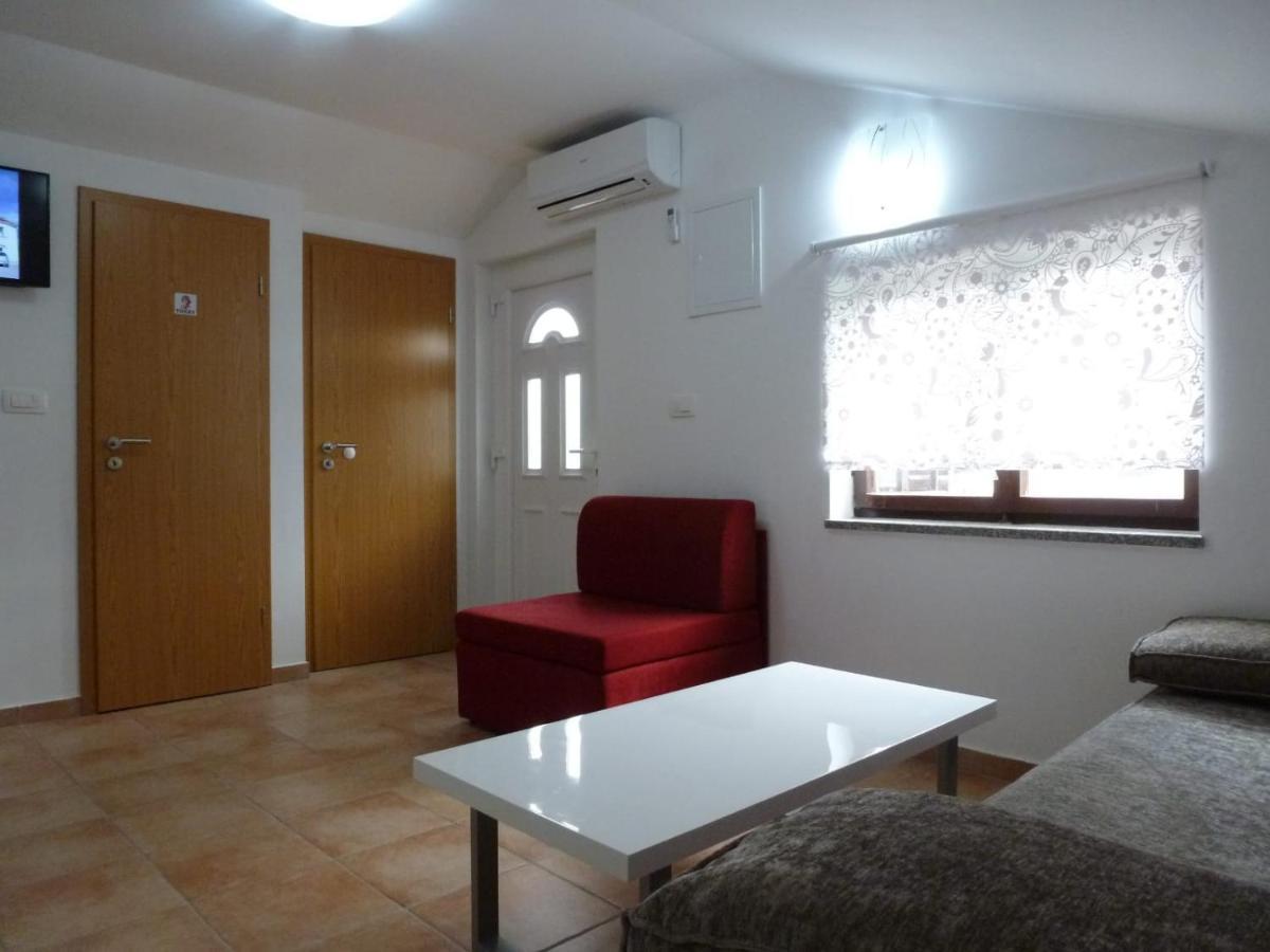 Apartmani Veronika Nin Bagian luar foto